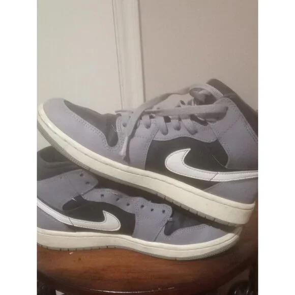 Air Jordan 1 Mid Women's Size 8 Cement Grey/Sail BQ6472 022 - Picture 12 of 13